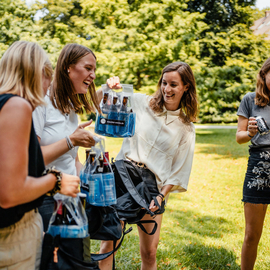 Rallye Bière M en Frankreich : groupe avec boissons dans un parc pour une BeerTour.